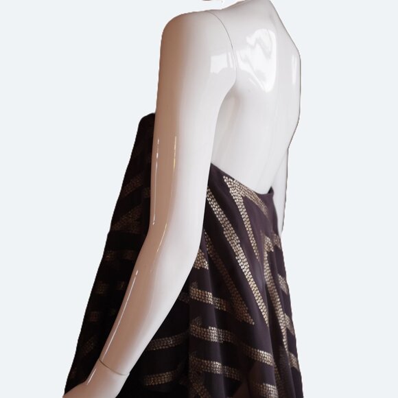 Le Chateau strapless dress asymmetric Draped with gold chevron pattern - Picture 4 of 5